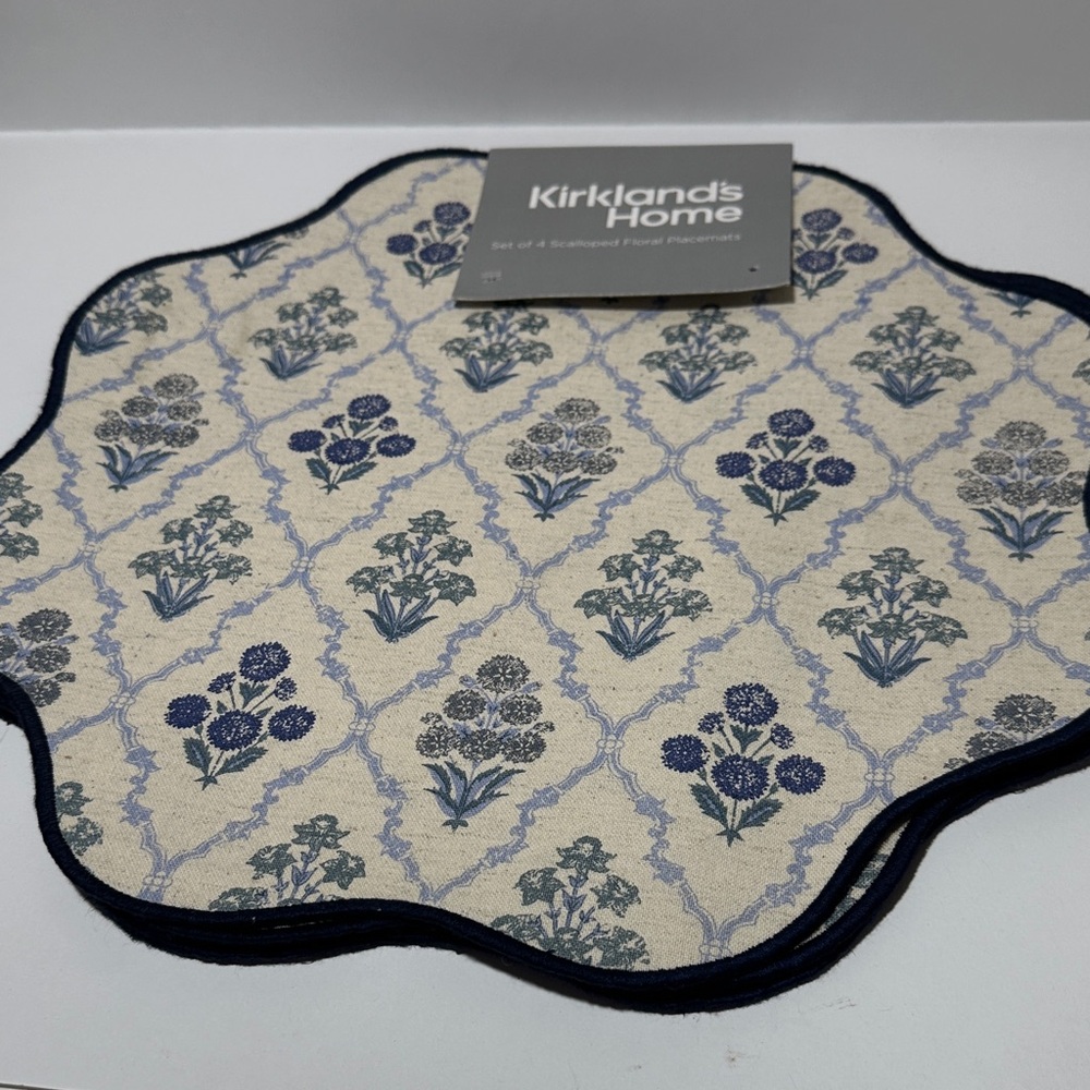 Kirkland’s Home Floral Placemats Set of 4 Cream Navy Scalloped Table Decor NWT - Picture 8 of 8